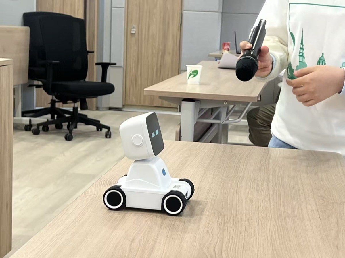 Ailebot 爱乐伴机器人实拍